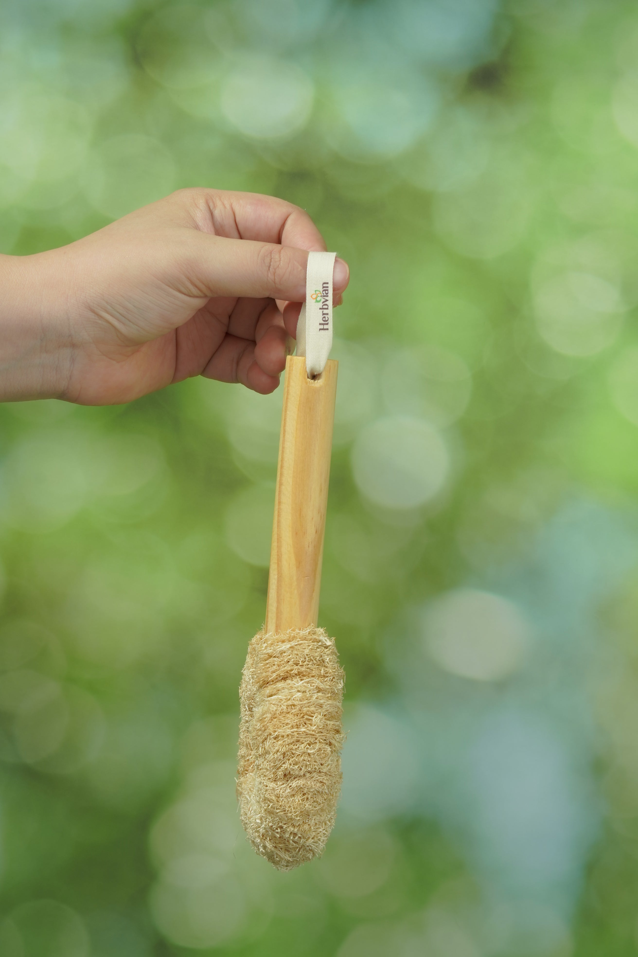 Heavy-Duty Loofah Brush – Donut Shape, Wooden Grip
