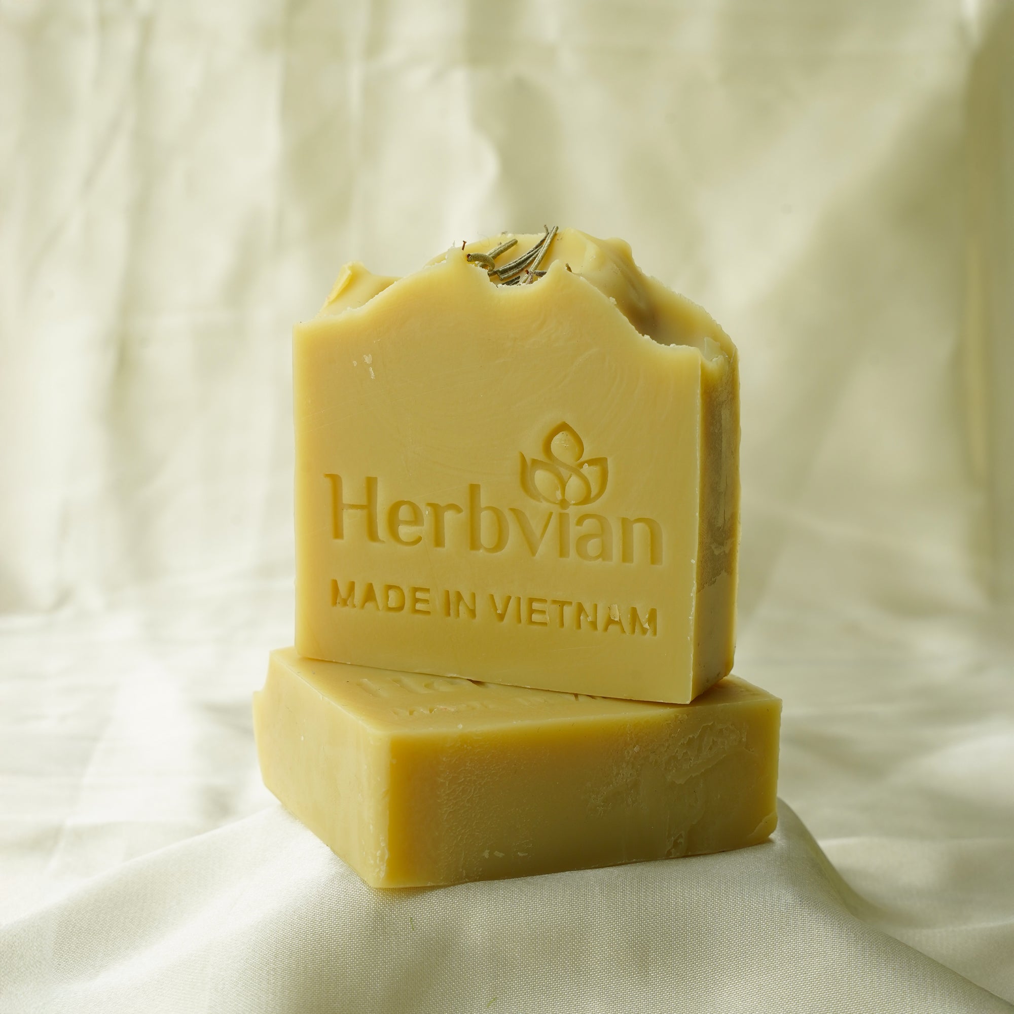 Premium Tamanu, Avocado, Olive Oil Handmade Soap with Lavender, Rosemary, Sea Butter, Cocoa Butter, and Sweet Almond Oil for Eczema Skin